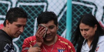 El fanático que tuvo el accidente es atendido