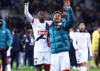 Désiré Doué y Ousmane Dembélé celebran la clasificación