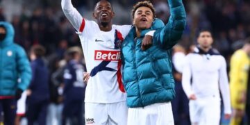 Désiré Doué y Ousmane Dembélé celebran la clasificación