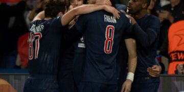 Jugadores del PSG celebran un gol