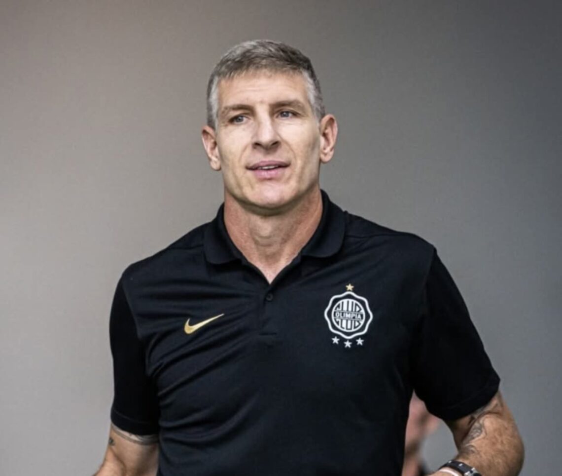 Martín Palermo con la camiseta de Olimpia