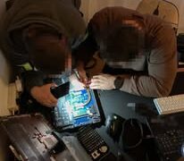 Agentes de Europol hallaron varios dispositivos electrónicos