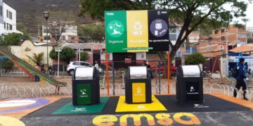 Contenedores soterrados en Cochabamba.
