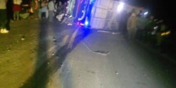 El bus quedó sobre la carretera