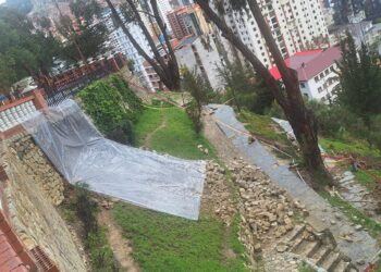 Montículo: cae un muro de contención de seis metros de ancho por tres de largo. Foto: RRSS