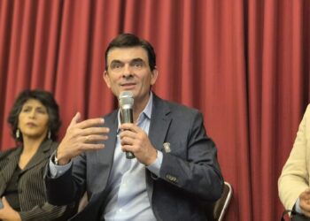 El precandidato Rodrigo Paz Pereira.