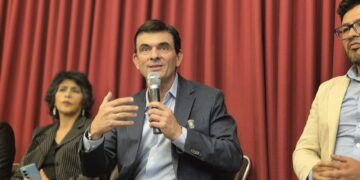 El precandidato Rodrigo Paz Pereira.