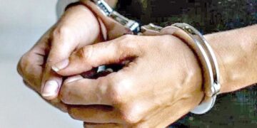 El hombre está en celdas policiales