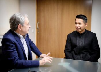 El presidente de la Cámara de Senadores, Andrónico Rodríguez, se reúne con el expresidente de España José Luis Rodríguez Zapatero.