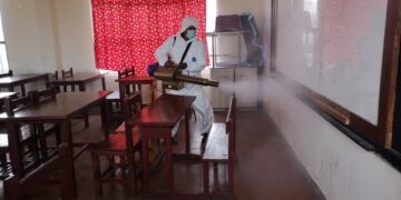Se fumigó los colegios con casos sospechosos