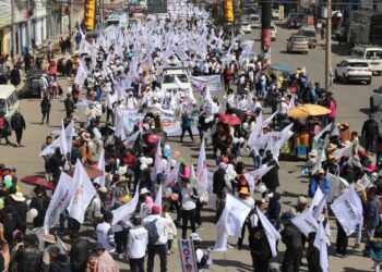 La militancia de Morena recorre las calles de El Alto oficializándose como partido.