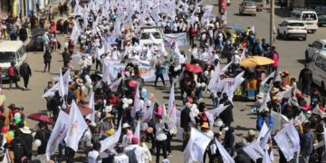 La militancia de Morena recorre las calles de El Alto oficializándose como partido.