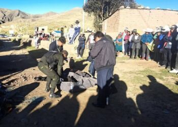 La Fiscalía investiga la muerte de cinco estudiantes en el incendio de un bus escolar en Potosí.