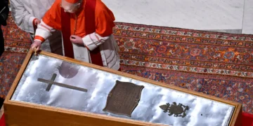 El rito fue oficiado por el cardenal Camarlengo/ Vatican News