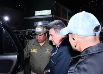 El diputado Richard Ribera es conducido a la FELCC. Fuente: RRSS