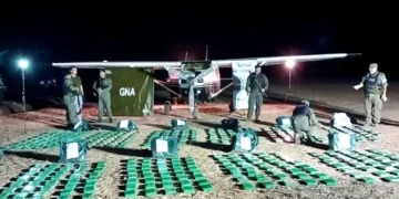La avioneta y droga decomisada en Argentina/ Gendermería argentina
