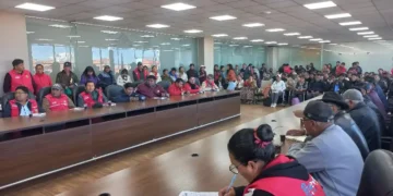 Reunión entre la Alcaldía de El Alto, el Viceministerio de Autonomías y fejuves. FOTO: GAMEA
