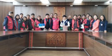 Funcionarios de la Alcaldía de El Alto y de SEGIP coordinan la campaña de carnetización.