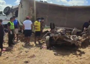 Los vehículos quedaron severamente afectados. Foto: RRSS.