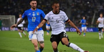Thilo Kehrer controla el balón en el último enfrentamiento entre Alemania e Italia