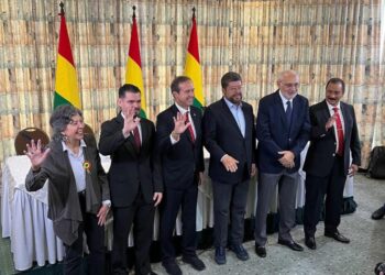 Miembros del bloque de oposición.