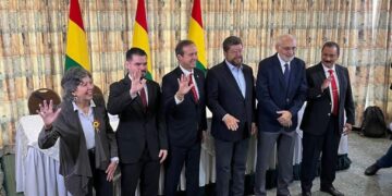 Miembros del bloque de oposición.