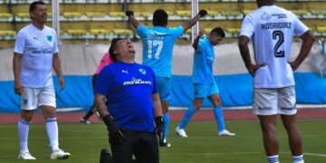 Un festejo de los jugadores del 2004 sobre el plantel de 2014.