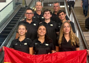 El equipo boliviano poco antes de iniciar viaje.