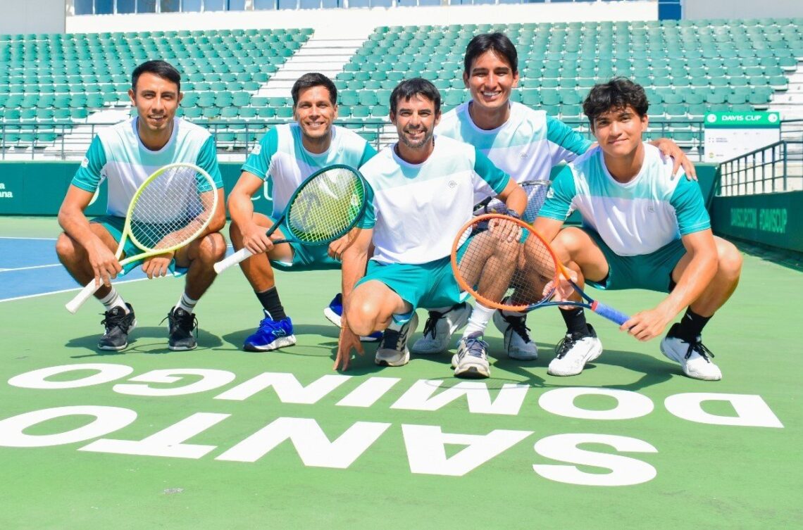 Los integrantes del equipo boliviano de tenis en una gestión anterior.