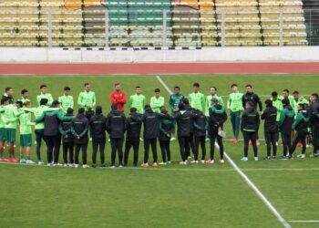 El plantel de Bolivia en el cierre de sus entrenamientos en el Hernando Siles.