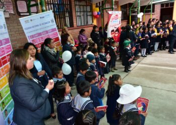 Se hizo la presentación de la campaña en una unidad educativa de La Paz. Foto: Gobernación de La Paz.