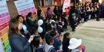 Se hizo la presentación de la campaña en una unidad educativa de La Paz. Foto: Gobernación de La Paz.