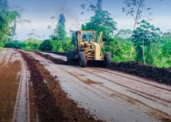 Maquinaria pesada trabaja en varias vías del país. Foto: ABC.