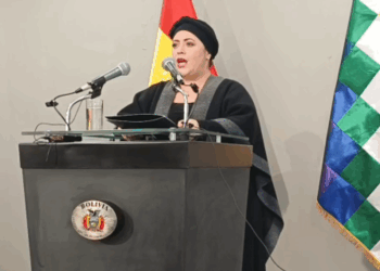 La ministra de la Presidencia, María Nela Prada, brinda una conferencia de prensa.
