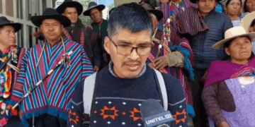 Miembros de la nación quechua Q'ara Q'ara Suyo llegan hasta el TCP en Sucre.