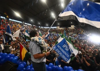 El presidente Luis Arce participa del acto de proclamación del MAS en Santa Cruz.  Foto: Lucho Arce.