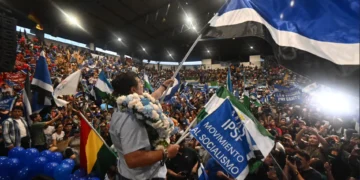 El presidente Luis Arce participa del acto de proclamación del MAS en Santa Cruz.  Foto: Lucho Arce.