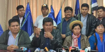 Dirigencia del MAS brinda una conferencia de prensa.