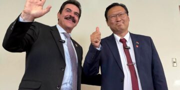 Chi Hyun Chung y Manfred Reyes Villa, el martes en La Paz.