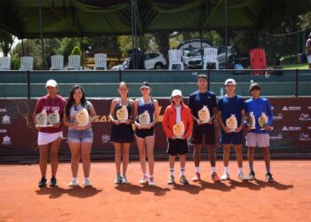 Todos los ganadores en las diversas categorías en el Club Tenis La Paz.