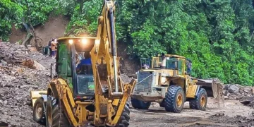 La maquinaria desplegada por la ABC al tramo Villa Tunari-Locotal, en el sector Siete Curvas. Foto: ABC.