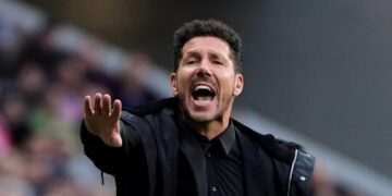 Diego Simeone gritando durante un partido de LaLiga