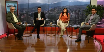 Expertos en entrevista en Piedra, Papel y Tinta hablan de impuestos, derechos y energías.
