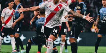 Leandro González Pirez celebra el gol que marcó.