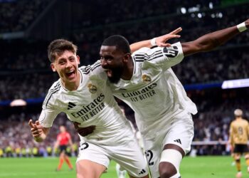 Güler y Rüdiger celebran el cuarto gol del Madrid
