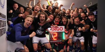 Jugadores del Arminia Bielefeld celebran la clasificación