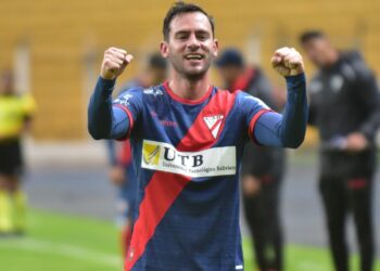 Fernando Saucedo celebra el gol del triunfo de Always en el Víctor Agustín Ugarte.