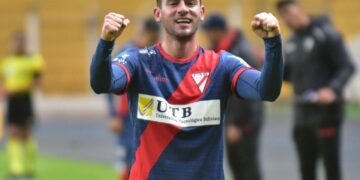 Fernando Saucedo celebra el gol del triunfo de Always en el Víctor Agustín Ugarte.