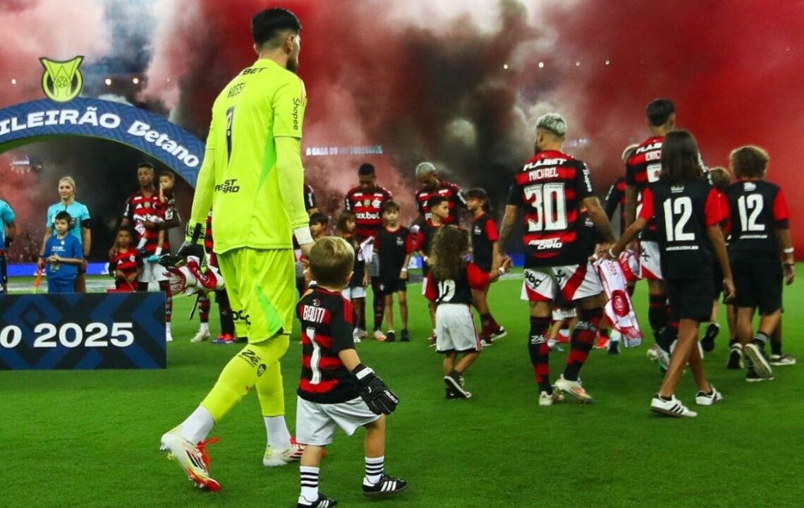 Los jugadores del Flamengo ingresan al Maracaná