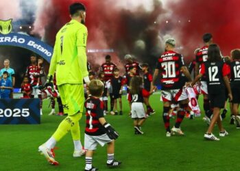 Los jugadores del Flamengo ingresan al Maracaná
